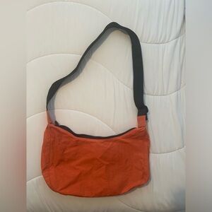 BAGGU medium crescent in Nasturtium